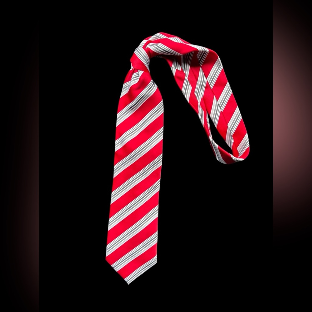 ✨Red and white Chereskin striped silk tie✨